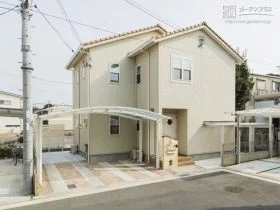 洋風なお住まいに調和するやさしい表情の新築外構一式工事