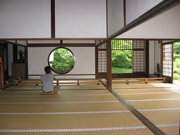 窓からお庭が見えてます 窓からお庭が見えてます