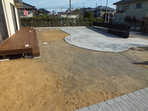 主庭・駐車スペース 主庭・駐車スペース