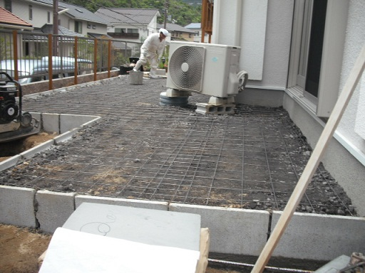 施工現場のタイルテラス工事の途中経過 ガーデンプラス神戸 スタッフブログ