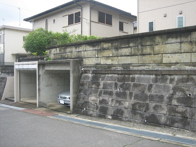 擁壁の撤去と2台分の駐車スペースの増設工事 兵庫県神戸市西区 O K様邸 ガーデンプラス神戸 スタッフブログ