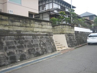 擁壁の撤去と2台分の駐車スペースの増設工事 兵庫県神戸市西区 O K様邸 ガーデンプラス神戸 スタッフブログ