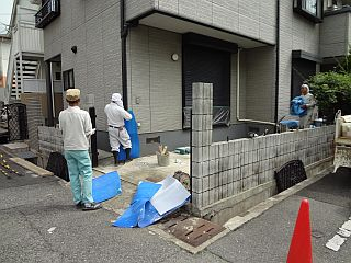 慎重に、大胆に撤去!撤去! 慎重に、大胆に撤去!撤去!