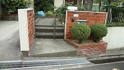 門まわり施工前。
