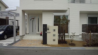 門柱施工後。 門柱施工後。