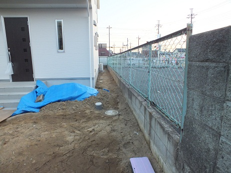 佐倉市の外構工事:ブロックフェンスの撤去前