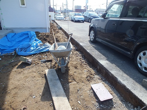 佐倉市の外構工事:ブロックフェンスの撤去後