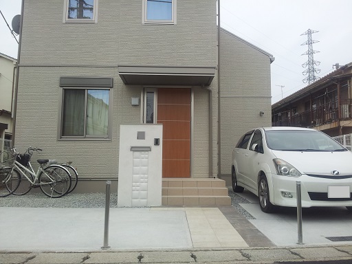 2台用の駐車場と門柱 アプローチの新築外構工事 ガーデンプラス神戸 スタッフブログ 2台用の駐車場と門柱 アプローチの新築外構工事 ガーデンプラス神戸 スタッフブログ