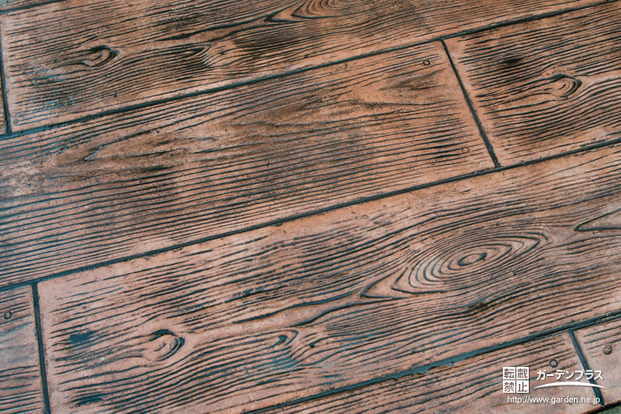 スタンプコンクリートで駐車場 アプローチをおしゃれに かんたん庭レシピ