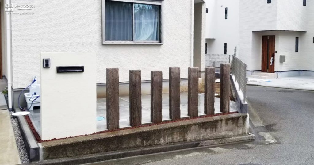 古木風の擬木を使った侵入防止のためのリフォーム工事 かんたん庭レシピ 古木風の擬木を使った侵入防止のためのリフォーム工事 かんたん庭レシピ
