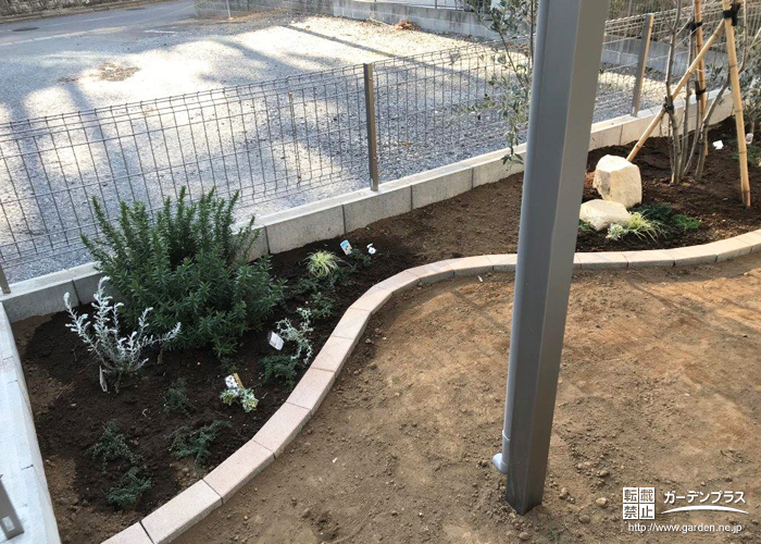 流れるようなデザインの花壇で自然豊かなお庭づくり かんたん庭レシピ 流れるようなデザインの花壇で自然豊かなお庭づくり かんたん庭レシピ