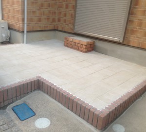 テラス 土間コンクリート 木目調 アイディアいっぱいお庭ブログ