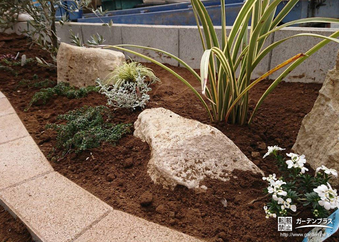 流れるようなデザインの花壇で自然豊かなお庭づくり かんたん庭レシピ