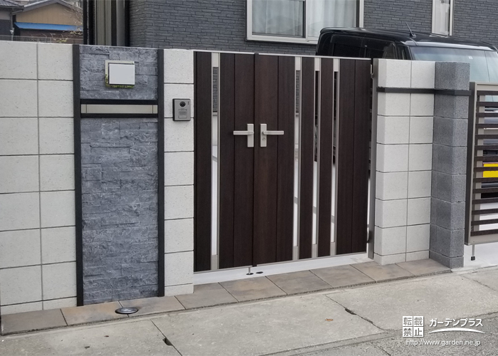 デザイン性の高い跳ね上げ式カーゲートでオープン外構からクローズ外構へ かんたん庭レシピ