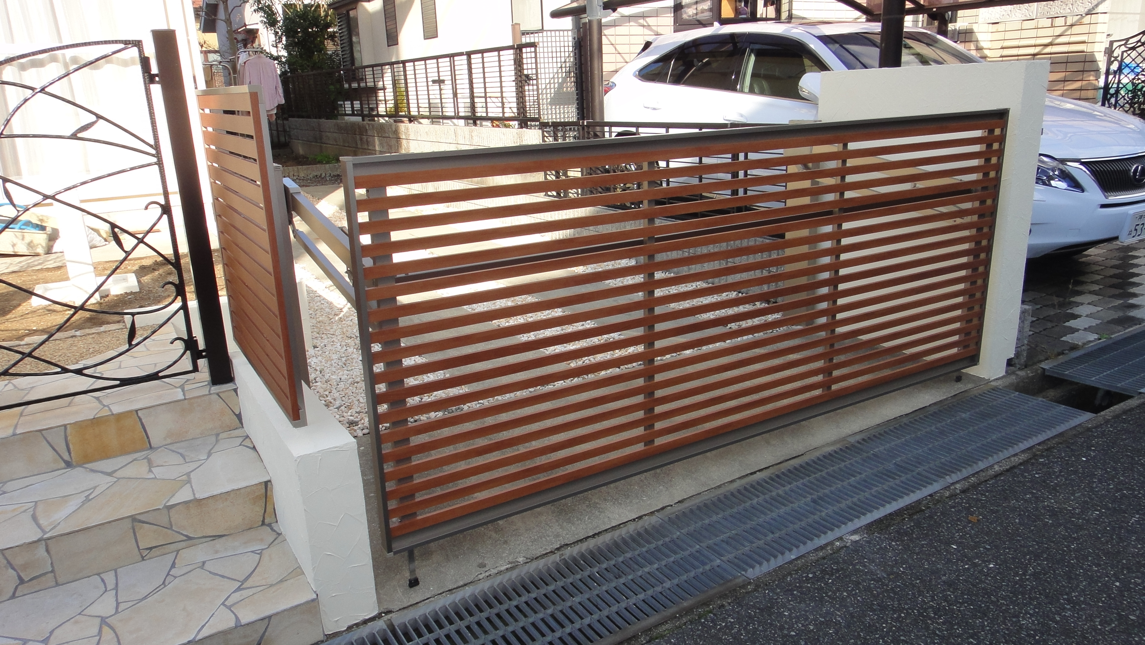 跳ね上げ式ゲートが完工いたしました。 | アイディアいっぱいお庭ブログ