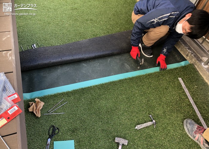 人工芝はユニオンビズの「メモリーターフ」がおすすめ！完成までの敷設工程をご紹介 | かんたん庭レシピ