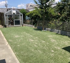 【東大阪店】人工芝で広々と使えるお庭空間へ