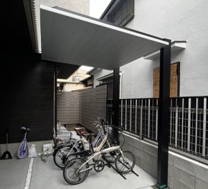 【神戸店】建物と調和した目隠しフェンスとサイクルポートのリフォーム工事