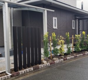 植栽とも合う枕木材を使ってお庭にワンポイントを作りませんか？