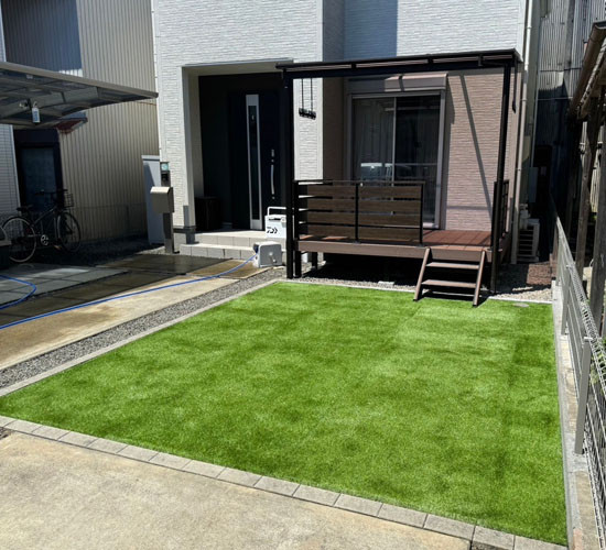 人工芝とテラス屋根で使いやすいお庭リフォーム工事