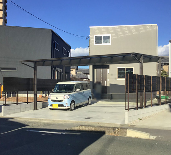 異形対応のカーポートで台形の変形地を最大限に活用！