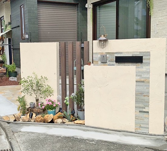 石貼りが高級感へのカギ！心地よいおしゃれなナチュラルモダン新築外構