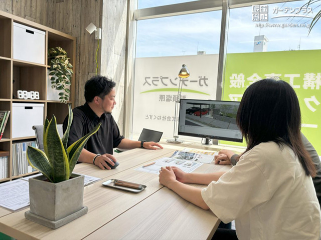 ガーデンプラス那須塩原店・店舗での外構プラン打合せの様子
