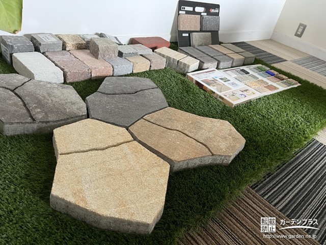 広島店・自然石見本