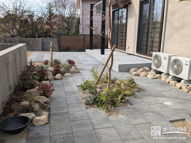 植栽の位置にこだわったガーデニングも楽しめる戸建ての庭