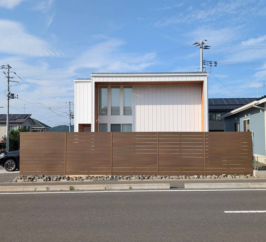 目隠しフェンスは後付けでOK！高さとデザインでおしゃれに視線対策