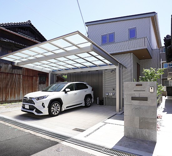 駐車場をタイル舗装で美観性アップ！機能性やデザインの魅力を解説