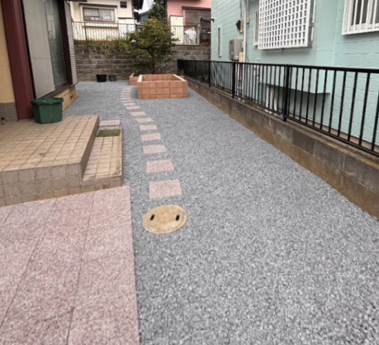 草むしりが大変だったお庭を一新してメンテナンスフリーに！お手入れラクラクを叶えたリフォーム工事をご紹介♪