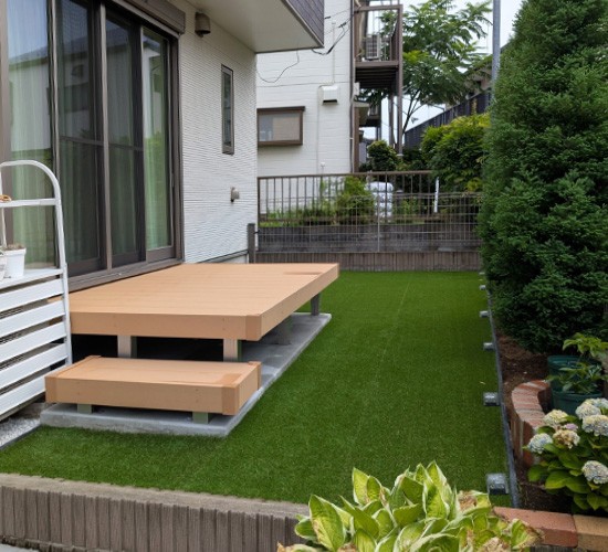 おすすめのリフォーム工事!リビングとお庭を繋ぐ後付けウッドデッキで暮らしが広がります☆