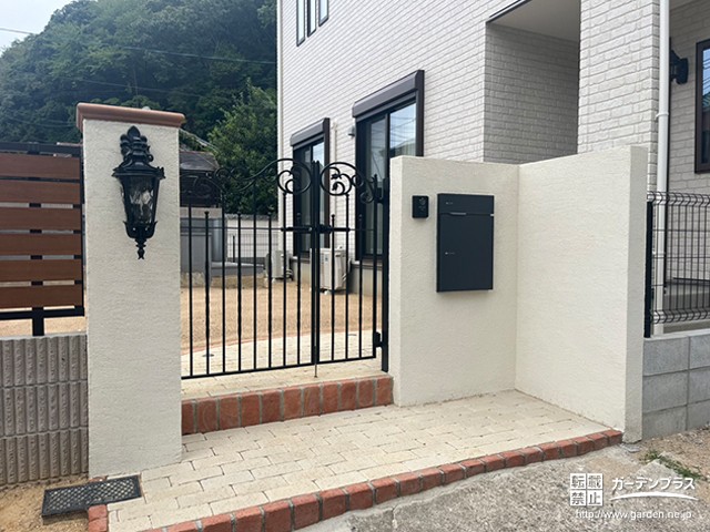 門まわり|アイアン門扉とお気に入りの照明がポイント