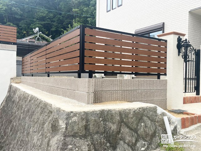 目隠しフェンス|木目調デザインが南欧風外構にぴったり