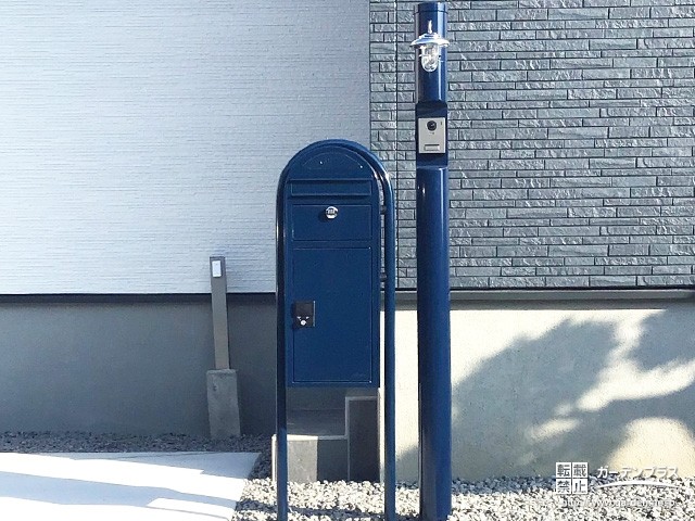 丸みを帯びたフォルムが魅力的な宅配ボックス付きポスト『ボビカーゴ』