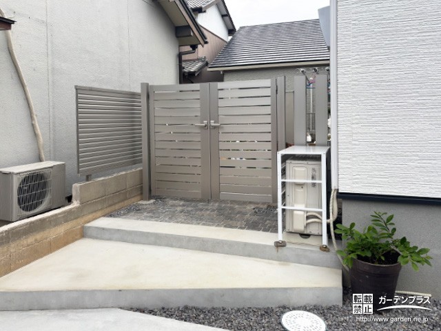 門扉前ステップも角度をつけたデザインでおしゃれに