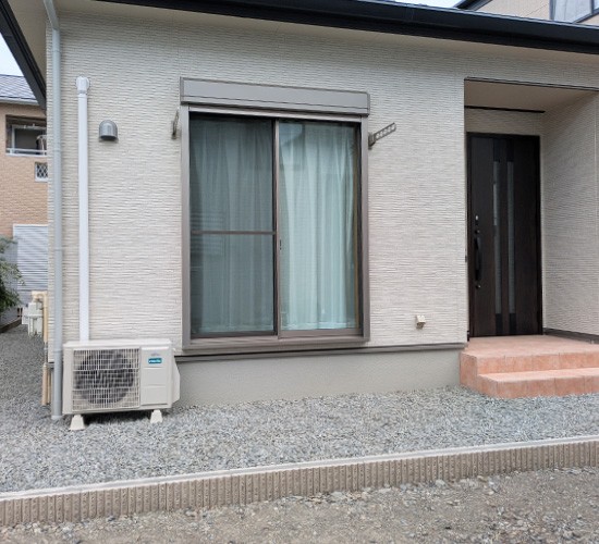 費用を抑えて雑草対策するには砂利敷きがおすすめです!お庭をすっきり整えた外構リフォーム工事のご紹介