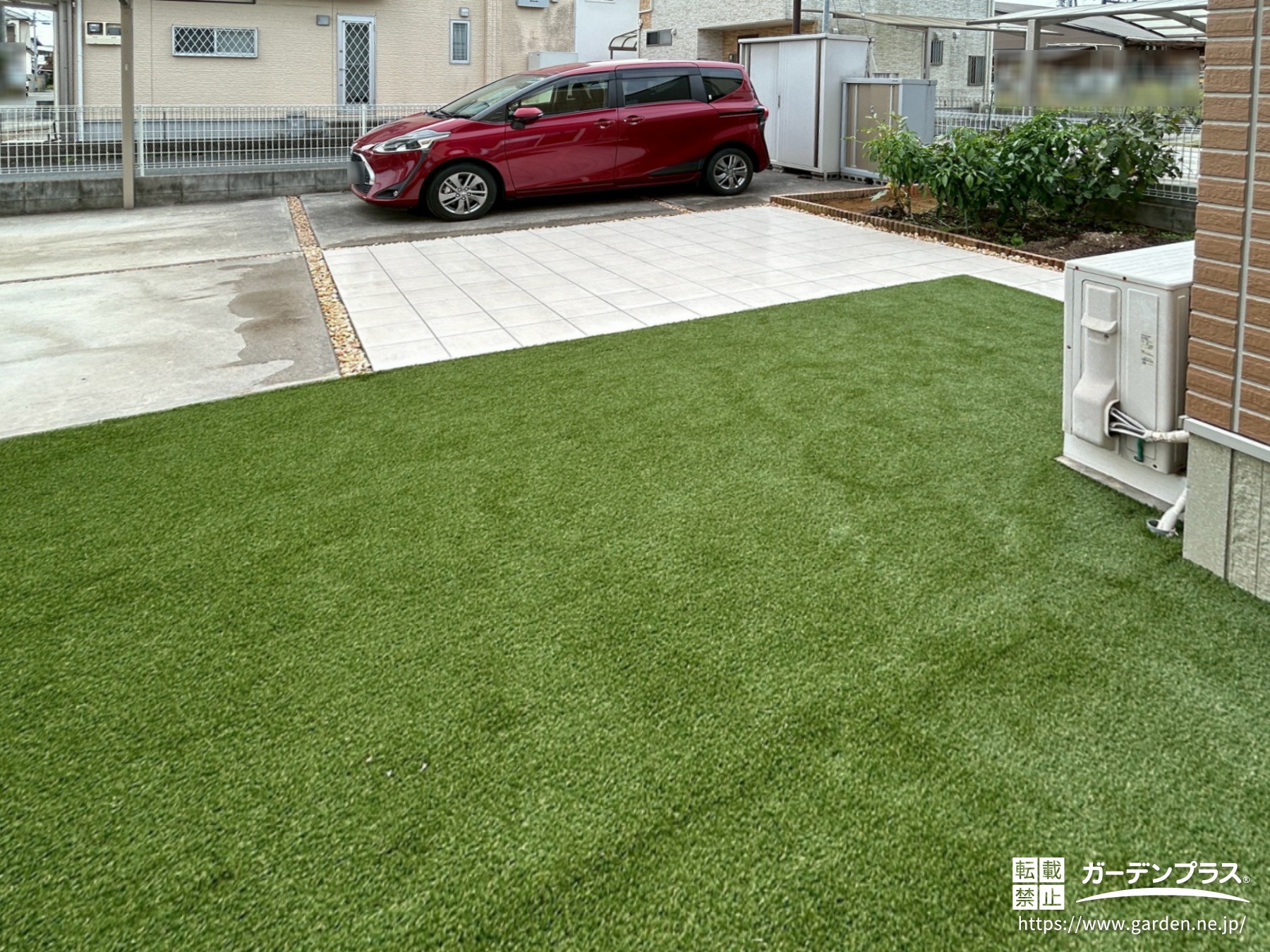 雑草対策も叶う美しい人工芝のお庭