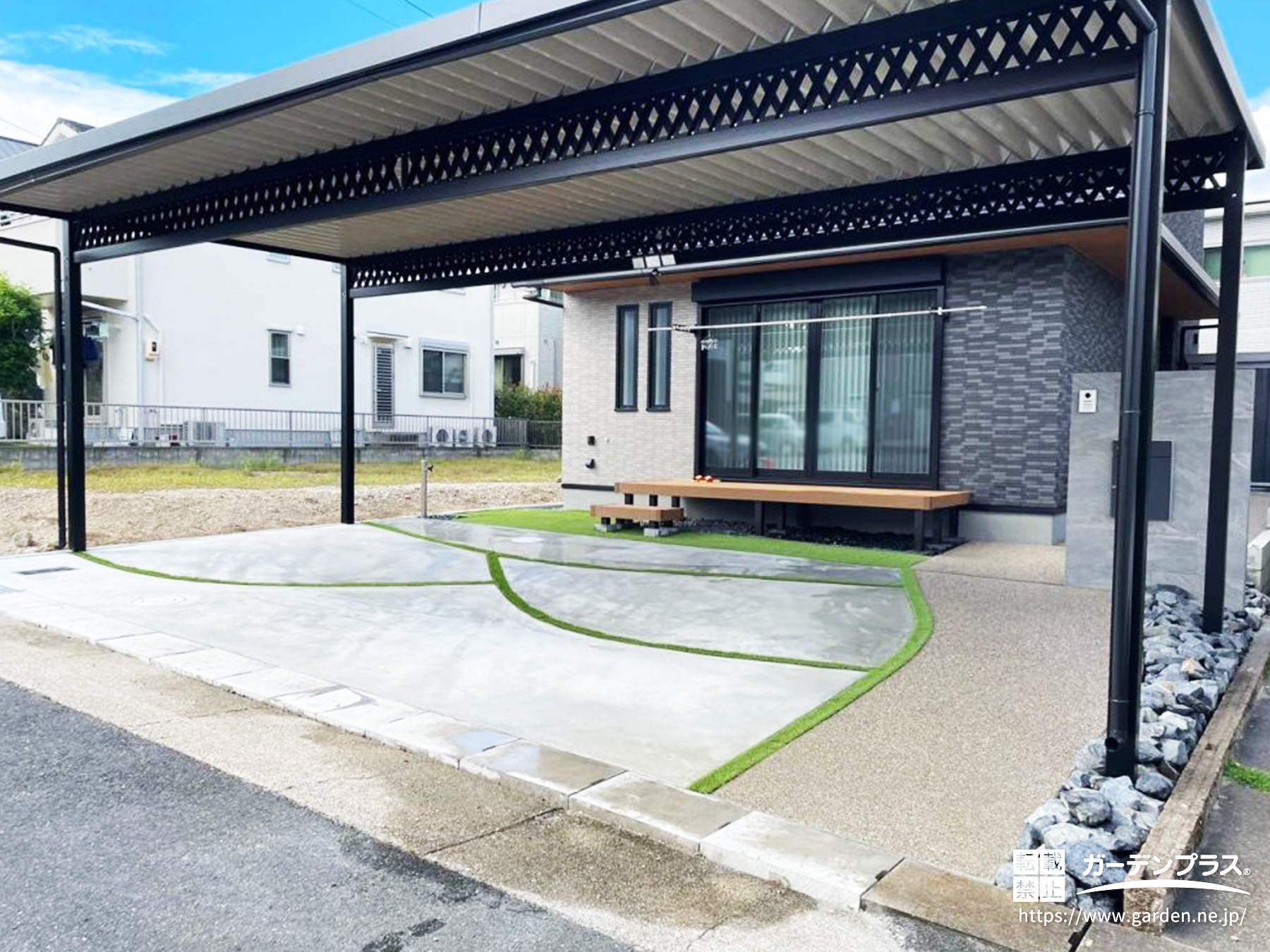 金鏝と洗い出しで仕上げた駐車スペース