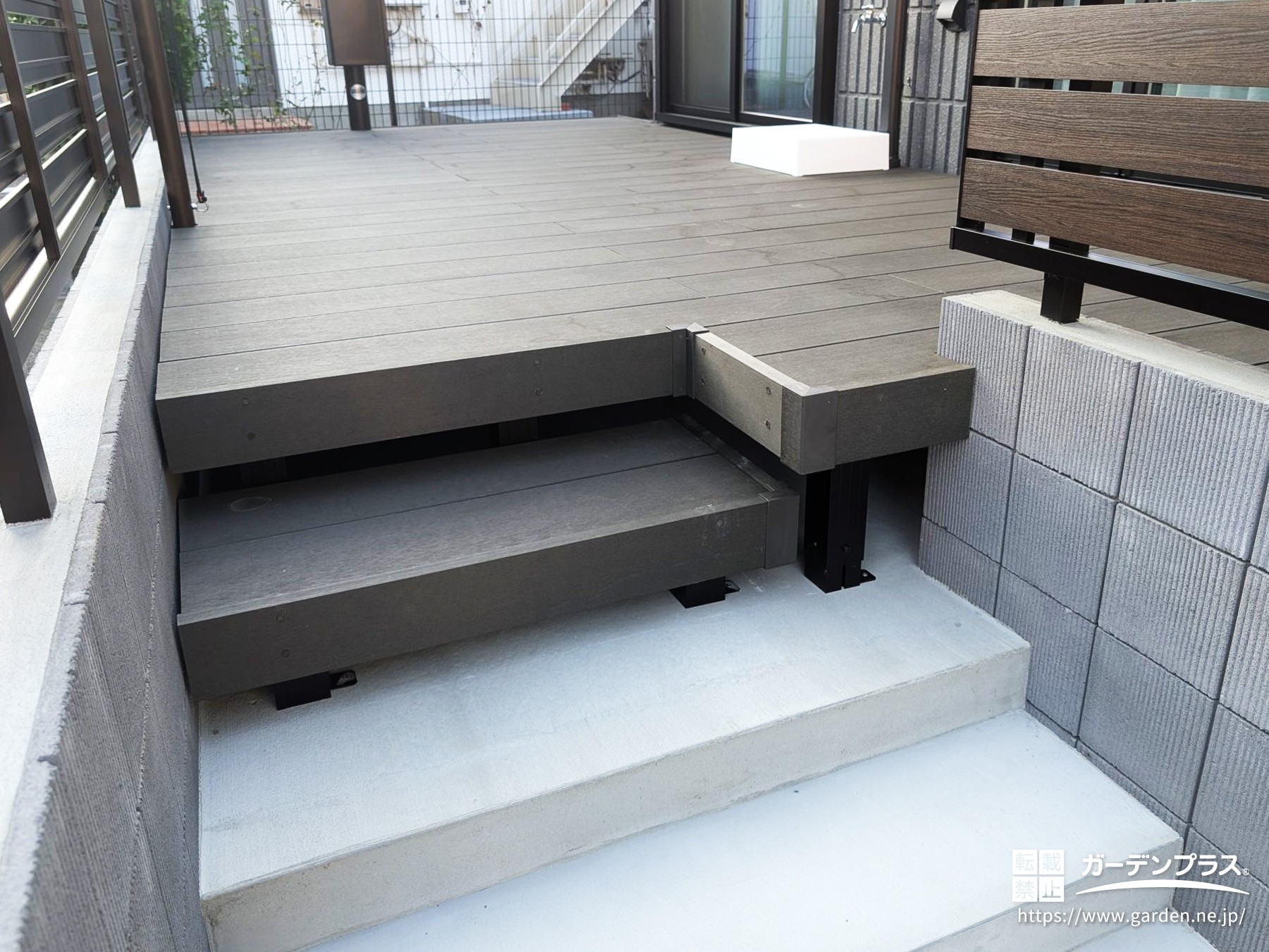 高低差のあるお庭を行き来できるように施工したステップ