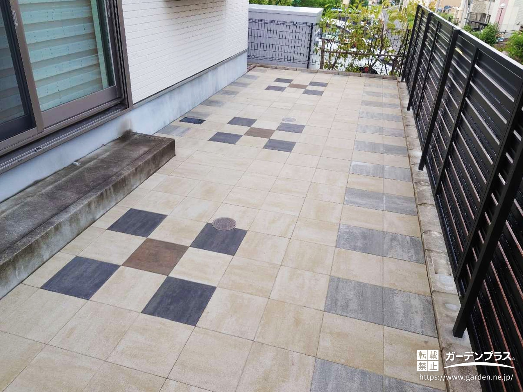 インターロッキングで雑草の生えにくい清潔でおしゃれな庭