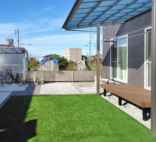 広いお庭を手入れ要らずにリフォーム工事!お子様も楽しく遊べる空間に大変身しました♪