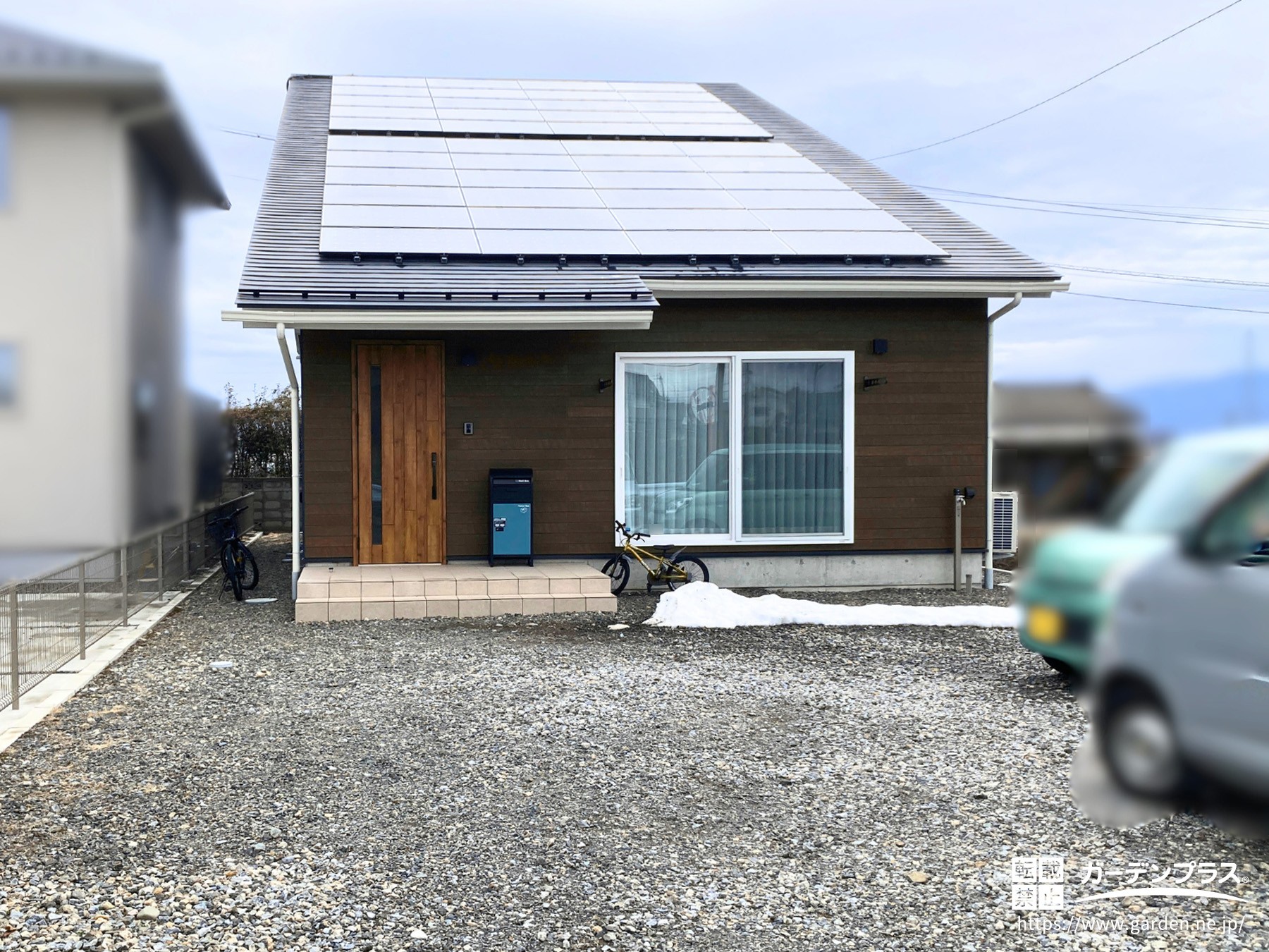 砂利敷きのシンプルなお庭