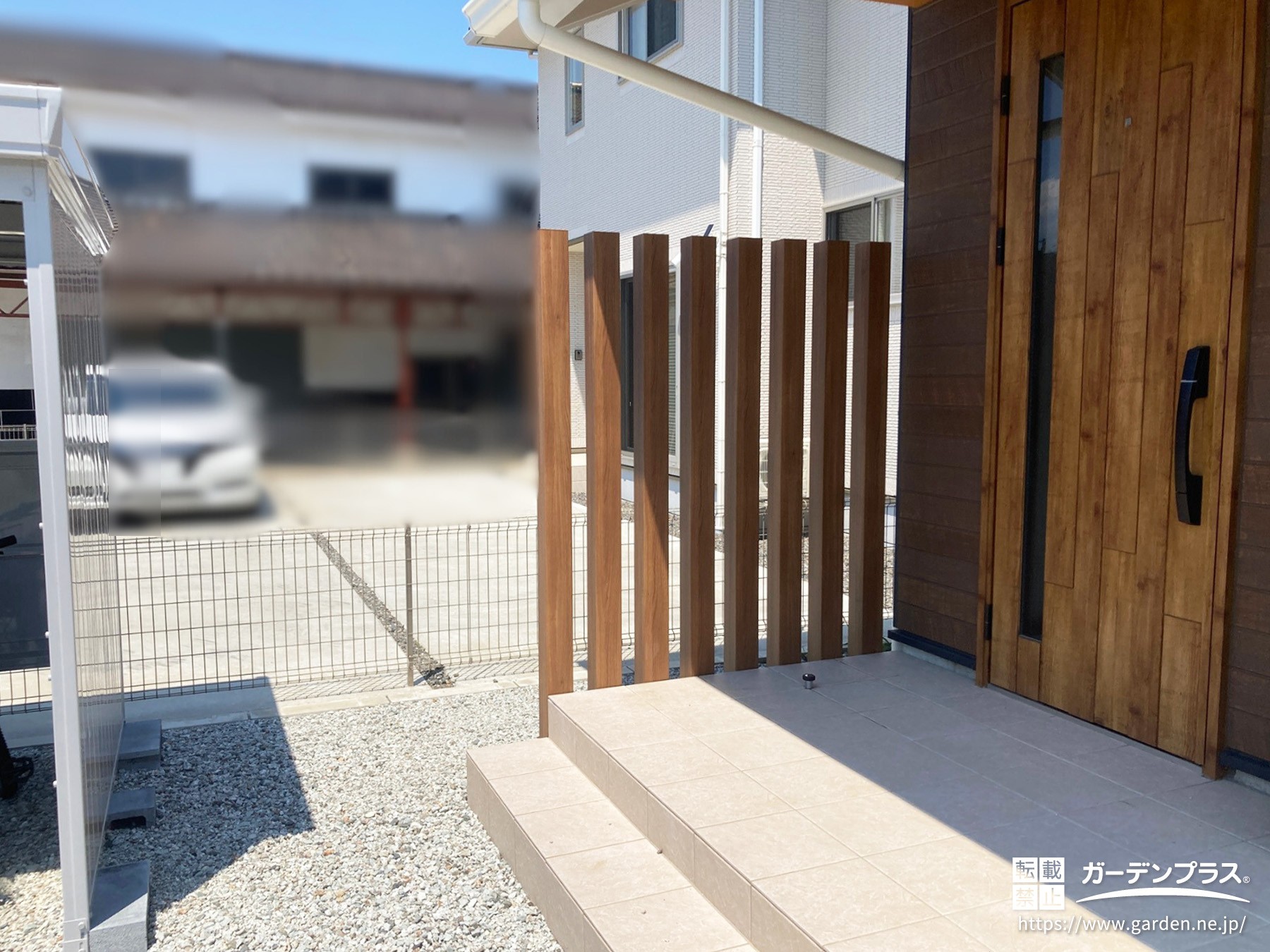 玄関に設置した目隠し用の角柱