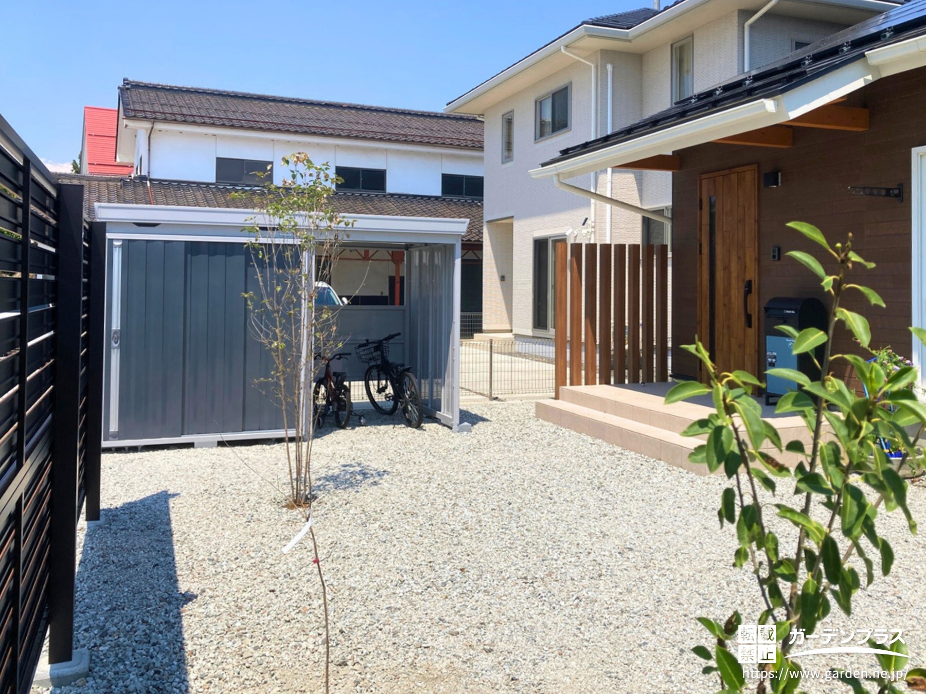 収納兼駐輪スペースとして役立つ物置