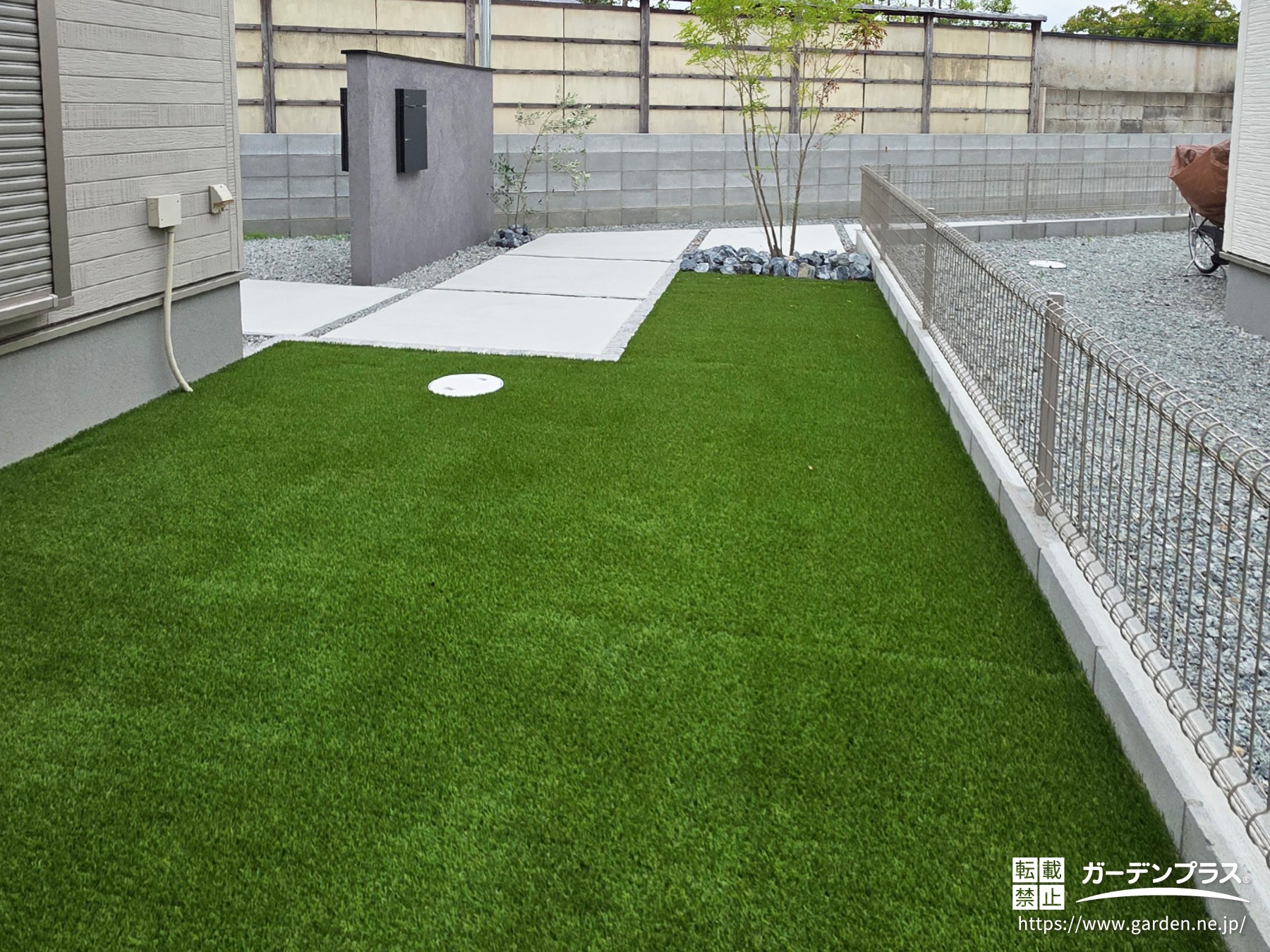 草むしりの手間がかからない人工芝のお庭