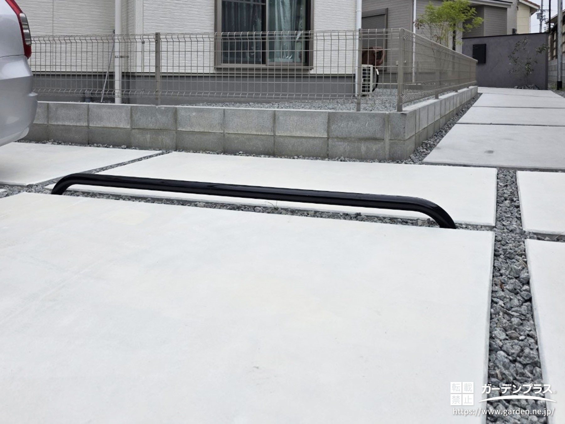 シンプルで外構に馴染む車止め