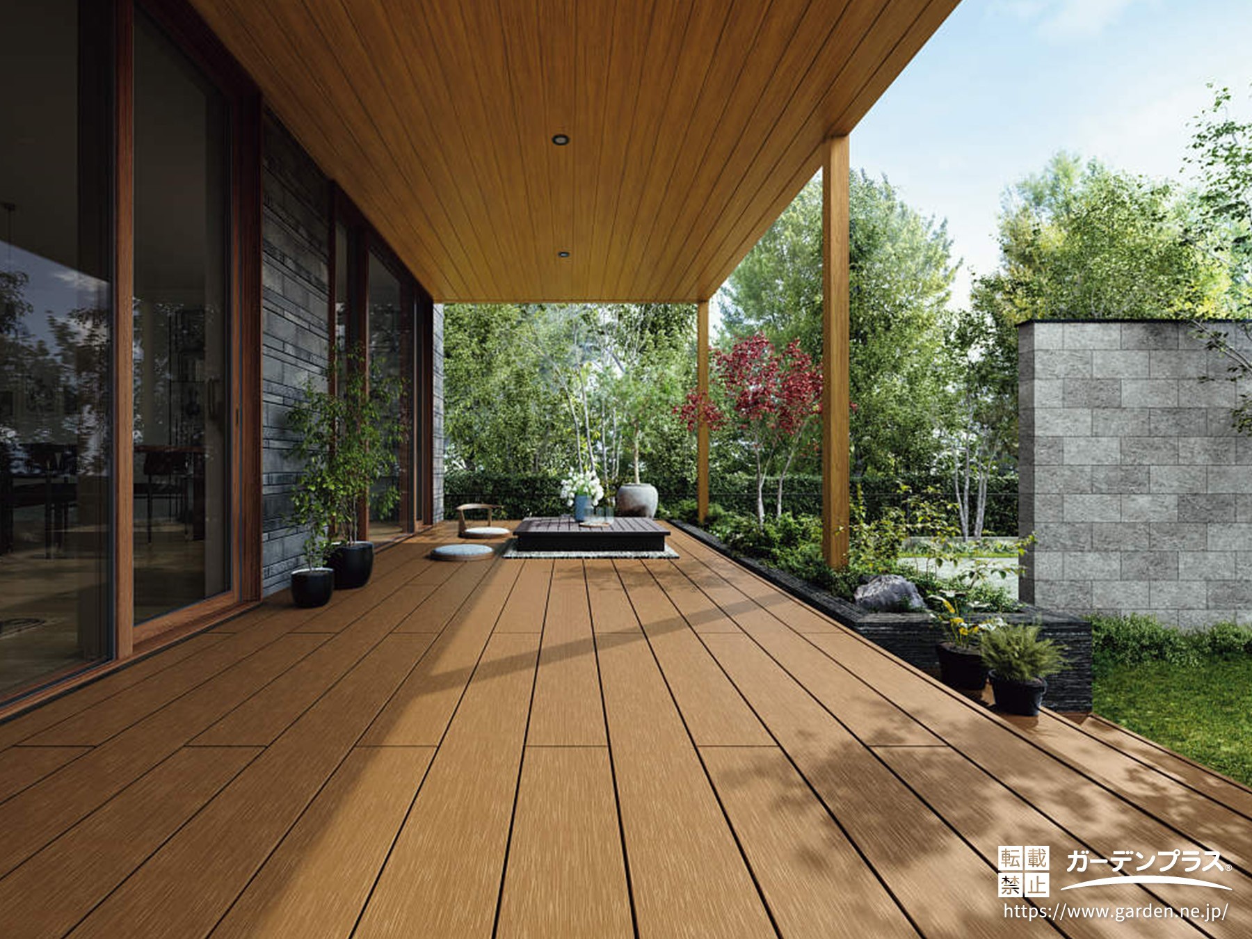 高級感のある木目が特徴のウッドデッキ
