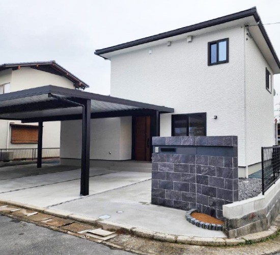 【広島でつくる】おしゃれなタイル門柱の造り方│失敗しないタイル選びのポイントをご紹介します